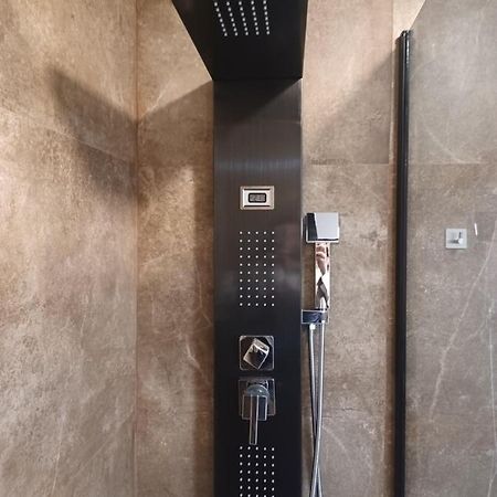 Apartamento Acogedor Junto A Calle Betis, Triana-Los Remedios Sevilla Kültér fotó