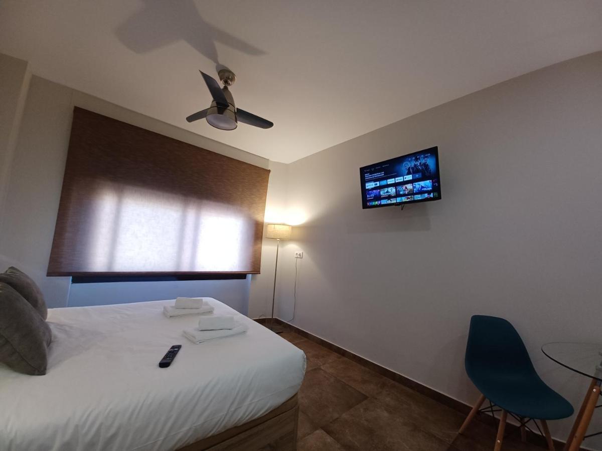 Apartamento Acogedor Junto A Calle Betis, Triana-Los Remedios Sevilla Kültér fotó