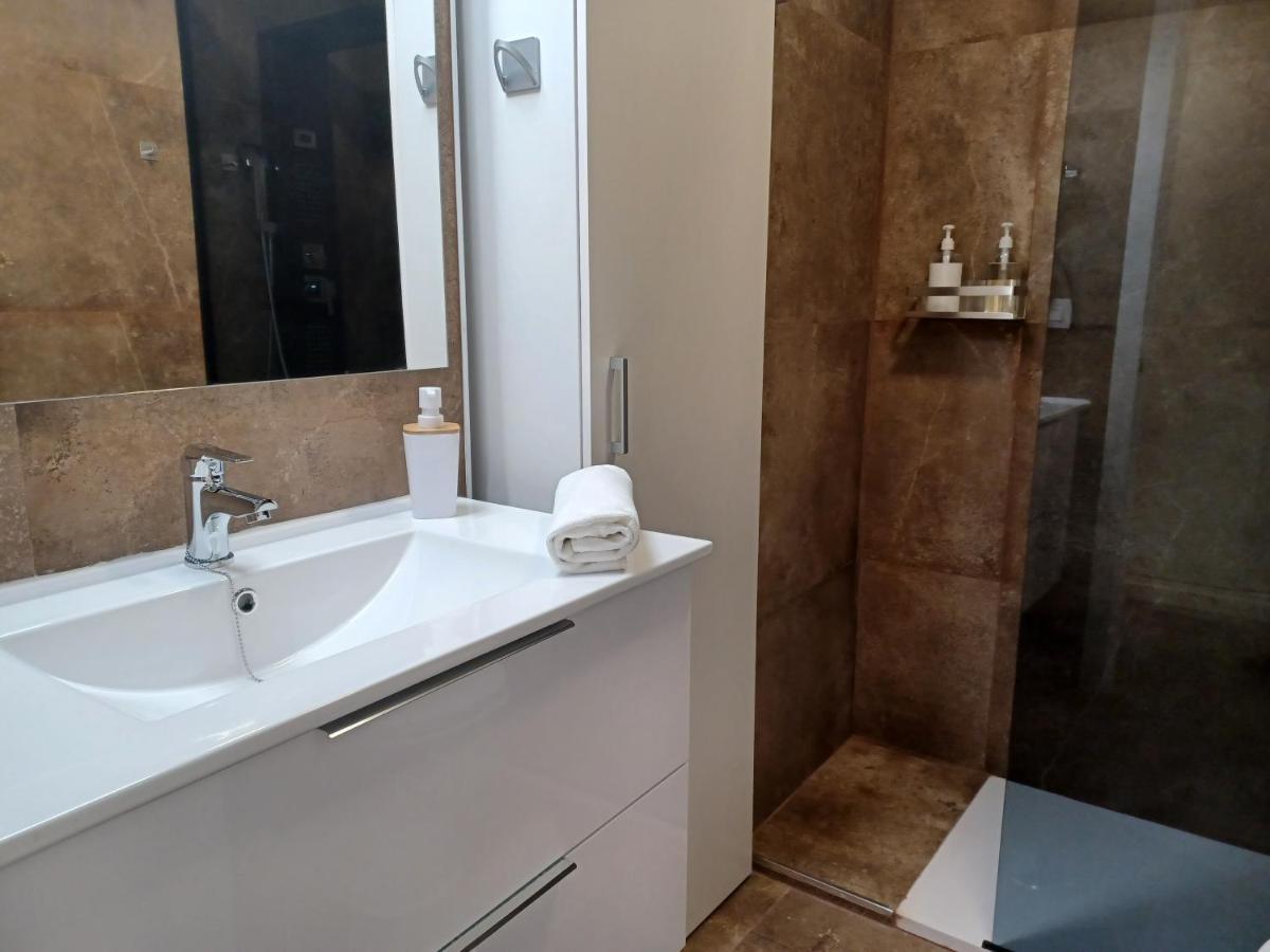 Apartamento Acogedor Junto A Calle Betis, Triana-Los Remedios Sevilla Kültér fotó