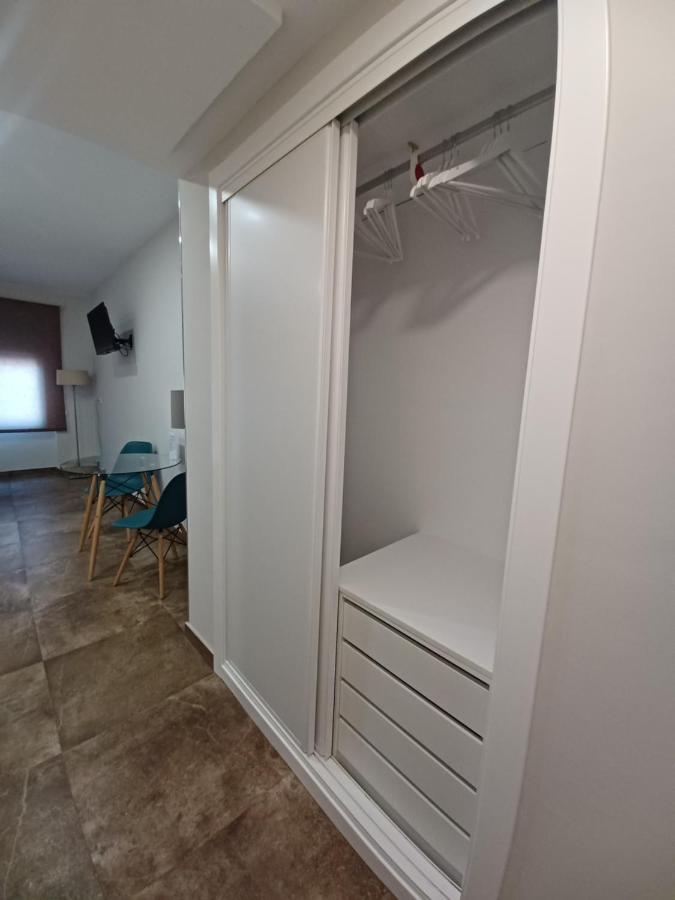 Apartamento Acogedor Junto A Calle Betis, Triana-Los Remedios Sevilla Kültér fotó
