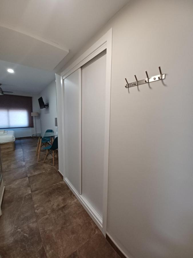 Apartamento Acogedor Junto A Calle Betis, Triana-Los Remedios Sevilla Kültér fotó