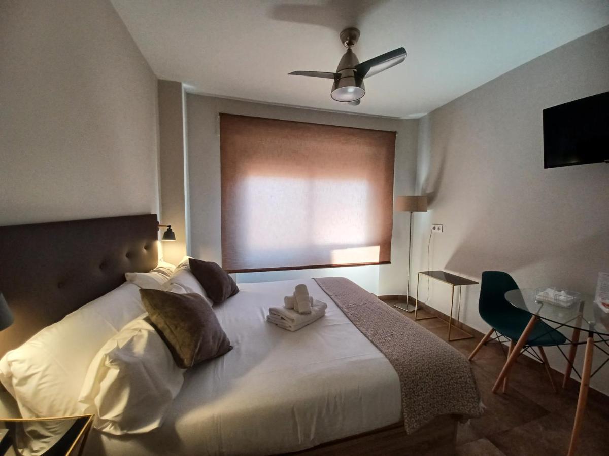 Apartamento Acogedor Junto A Calle Betis, Triana-Los Remedios Sevilla Kültér fotó