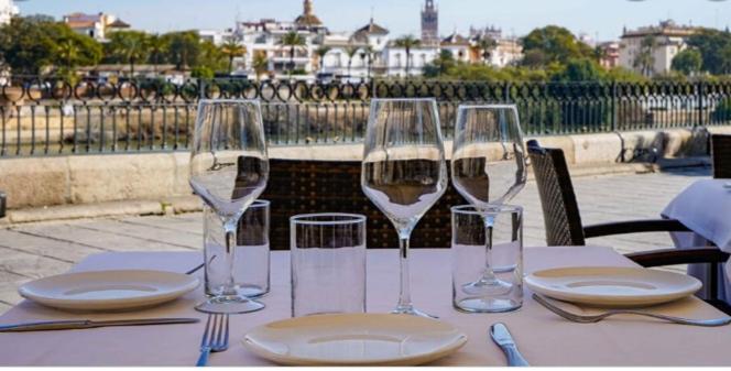 Apartamento Acogedor Junto A Calle Betis, Triana-Los Remedios Sevilla Kültér fotó