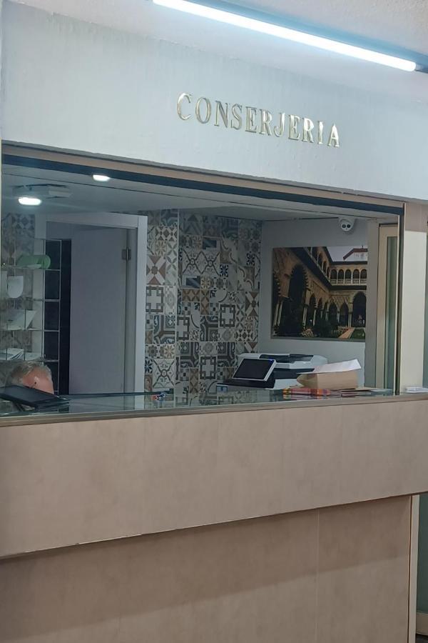 Apartamento Acogedor Junto A Calle Betis, Triana-Los Remedios Sevilla Kültér fotó