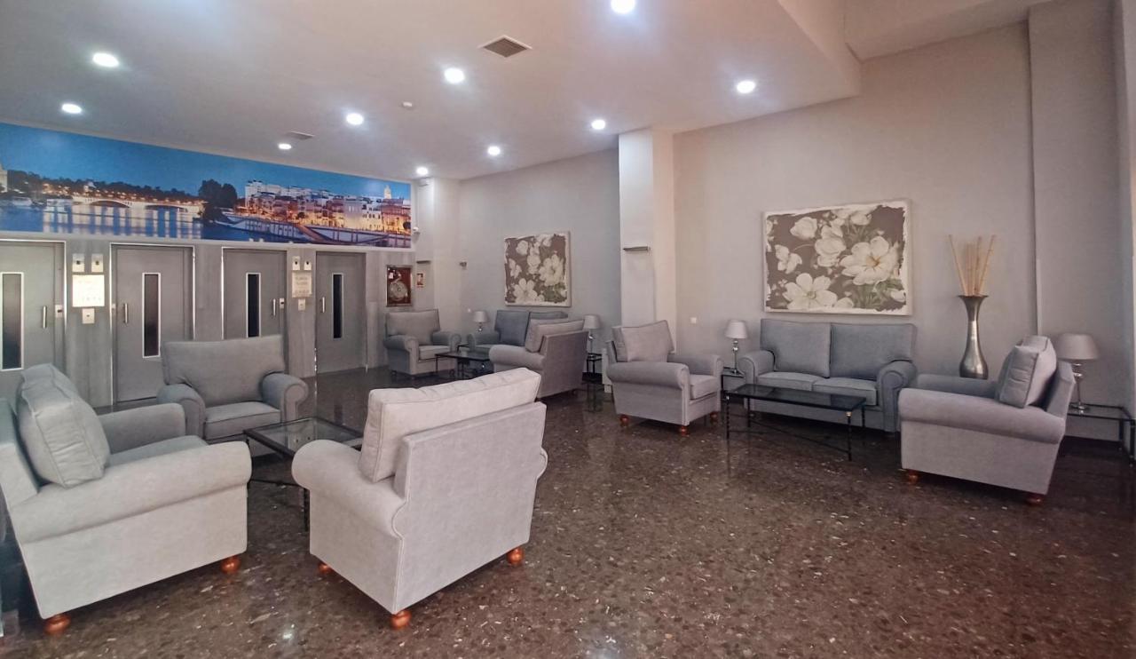 Apartamento Acogedor Junto A Calle Betis, Triana-Los Remedios Sevilla Kültér fotó